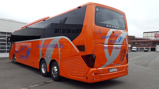 oranžový autobus