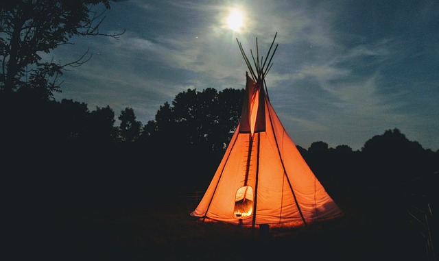 indiánské teepee